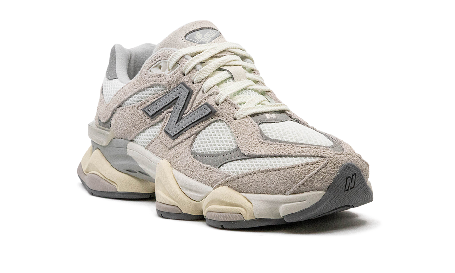New Balance 9060 Moonbeam Sea Salt